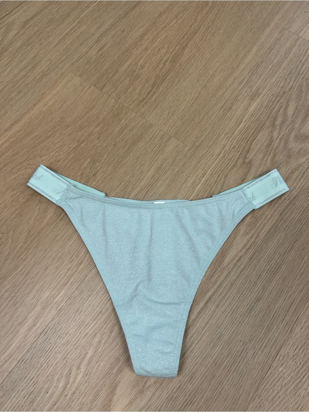 PINK Victoria’s Secret Shimmer Thong Panty M